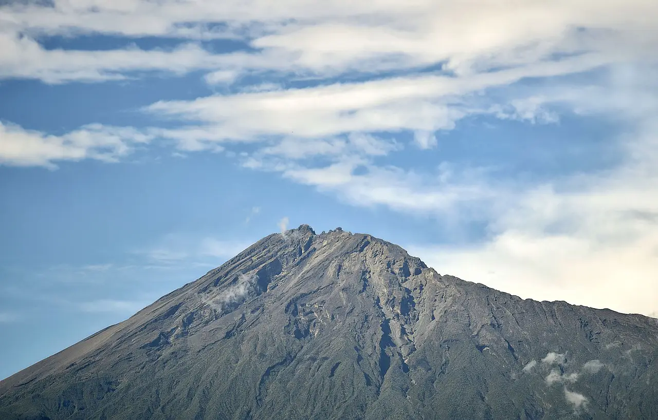 mount meru potrait image